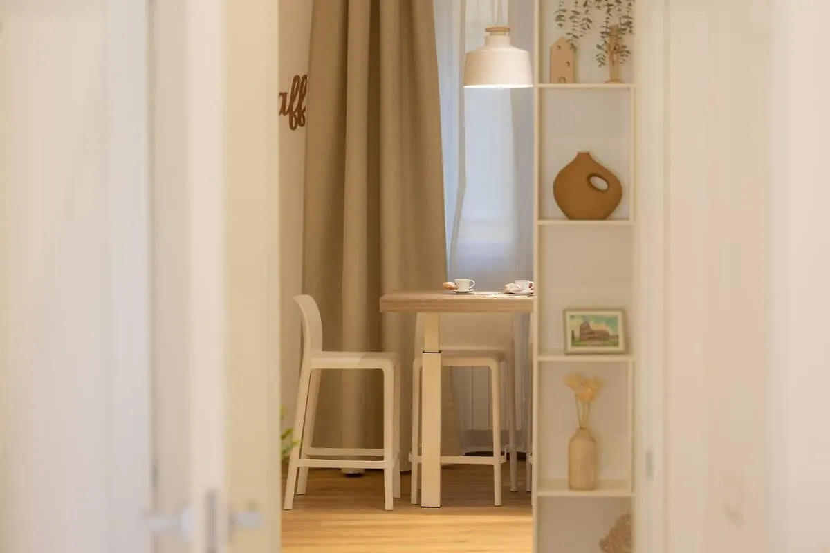 Colosseum Holidays - Three-Bedroom Apartment Рим