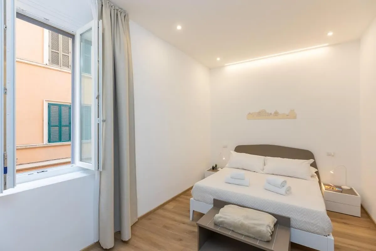 Colosseum Holidays - Three-Bedroom Apartment Рим