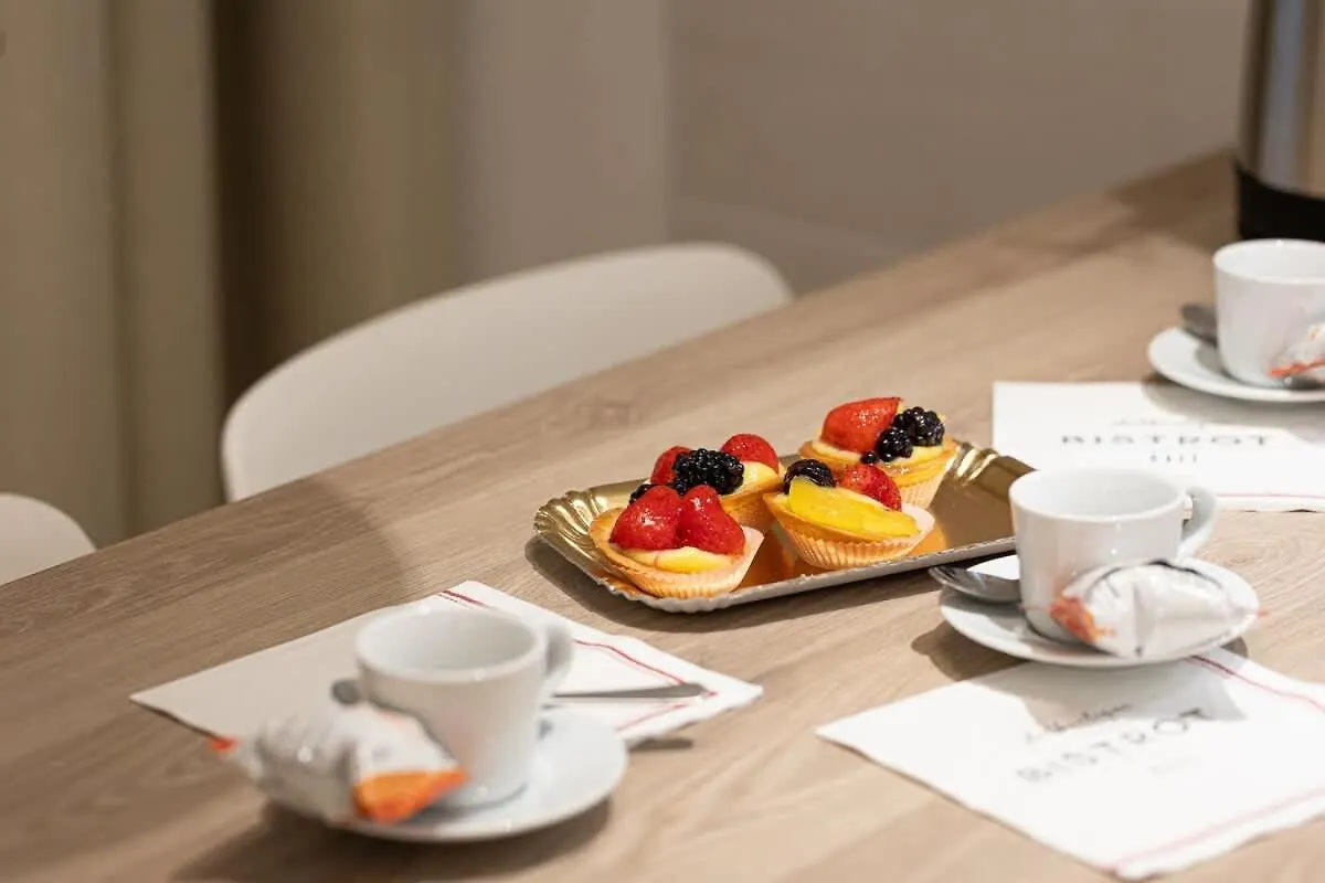 Colosseum Holidays - Three-Bedroom Apartment Рим