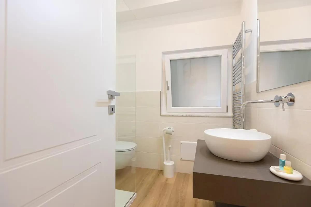 Colosseum Holidays - Three-Bedroom Apartment Рим 0*,