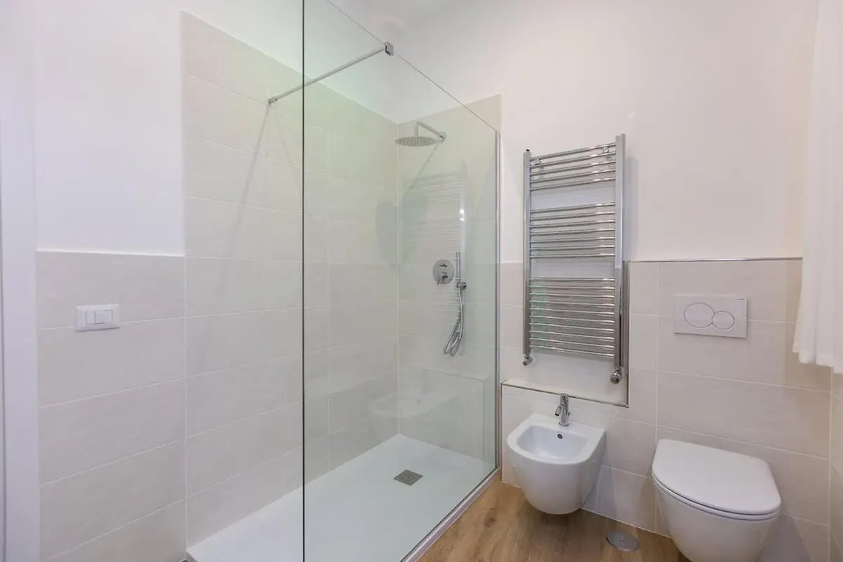 Colosseum Holidays - Three-Bedroom Apartment Рим
