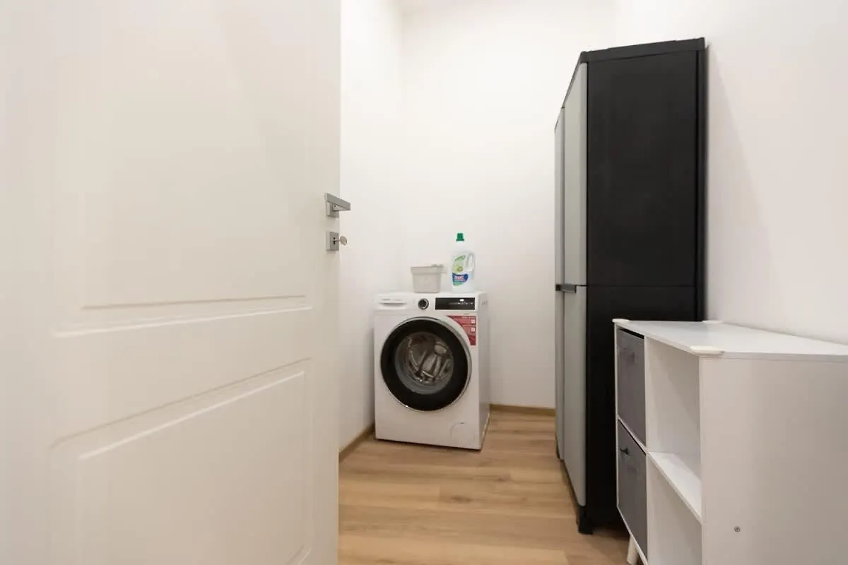 Colosseum Holidays - Three-Bedroom Apartment Рим