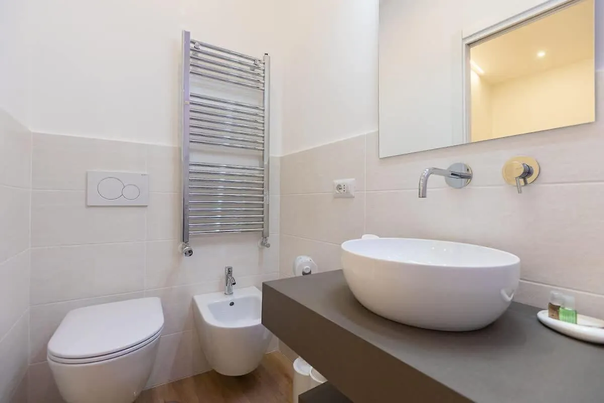 Colosseum Holidays - Three-Bedroom Apartment Рим