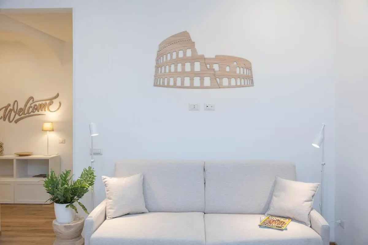 Colosseum Holidays - Three-Bedroom Apartment Рим