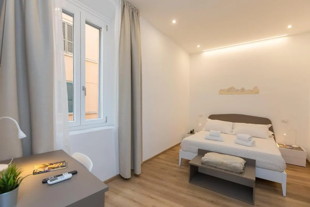 Colosseum Holidays - Three-Bedroom Apartment Рим