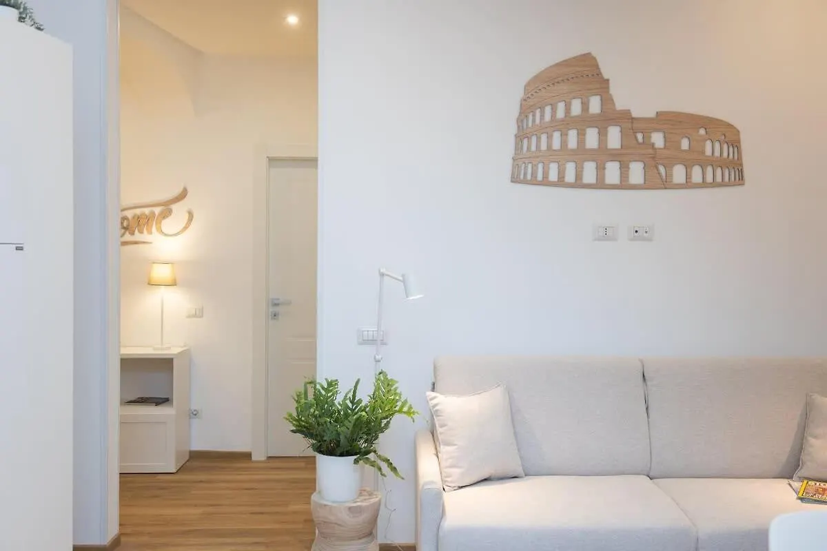 Colosseum Holidays - Three-Bedroom Apartment Рим