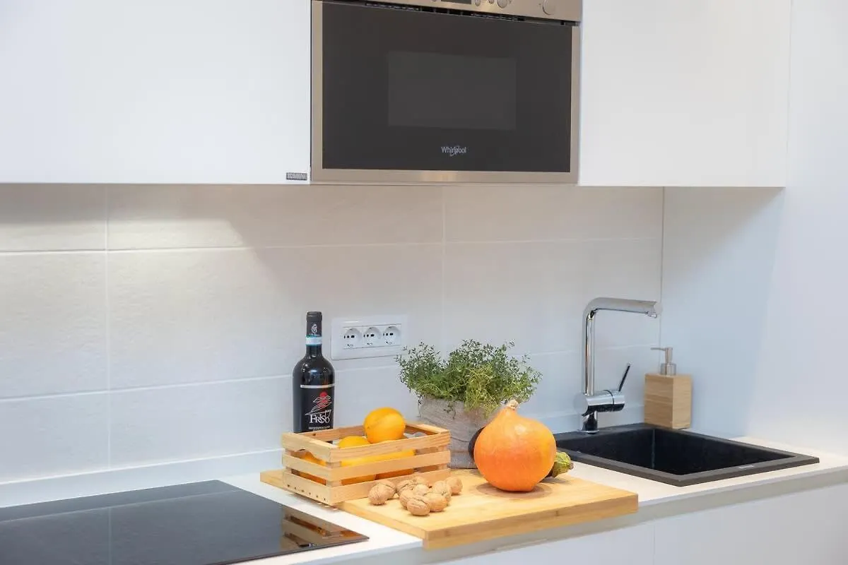 Colosseum Holidays - Three-Bedroom Apartment Рим Италия