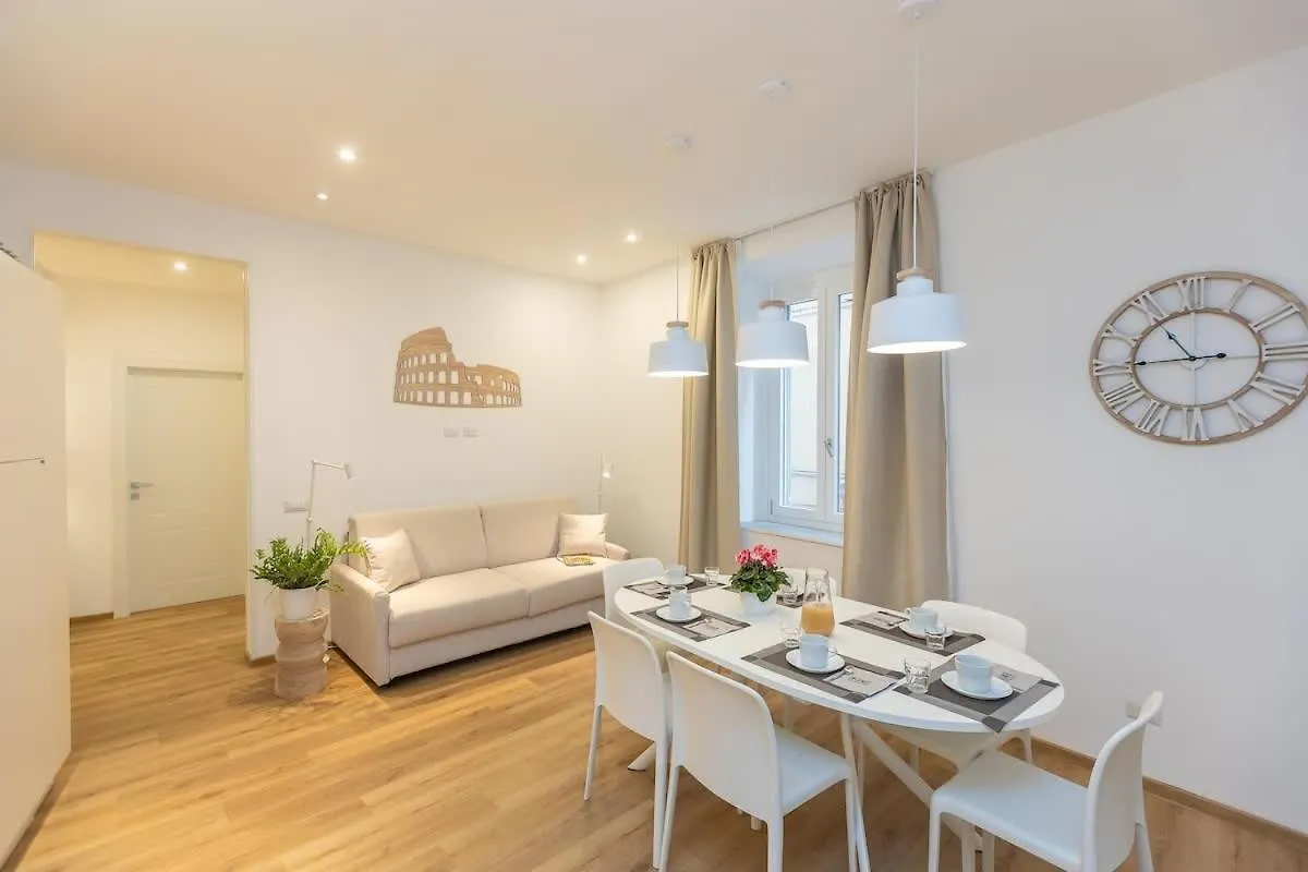 Colosseum Holidays - Three-Bedroom Apartment Рим Италия