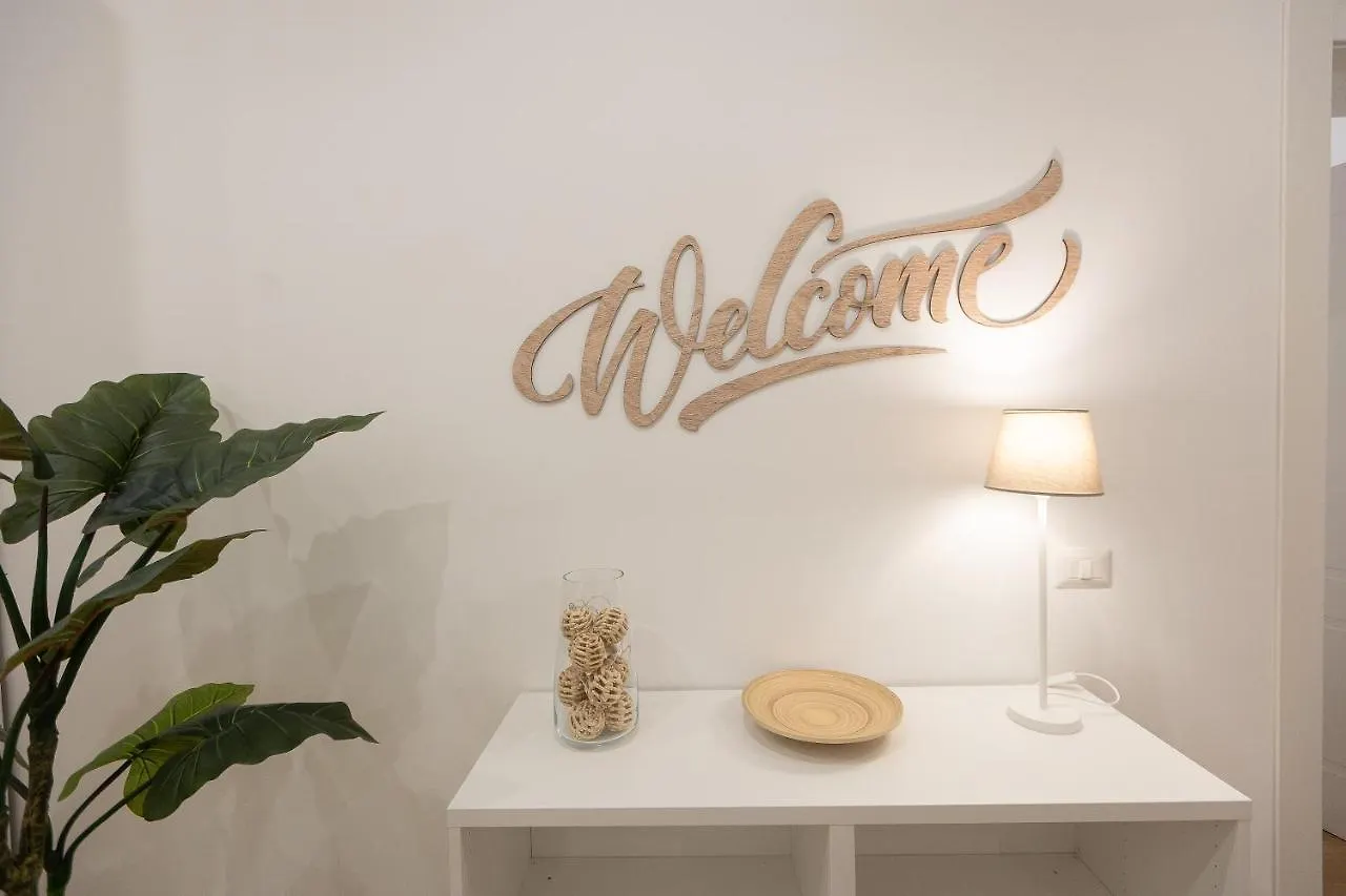 Colosseum Holidays - Three-Bedroom Apartment Rome