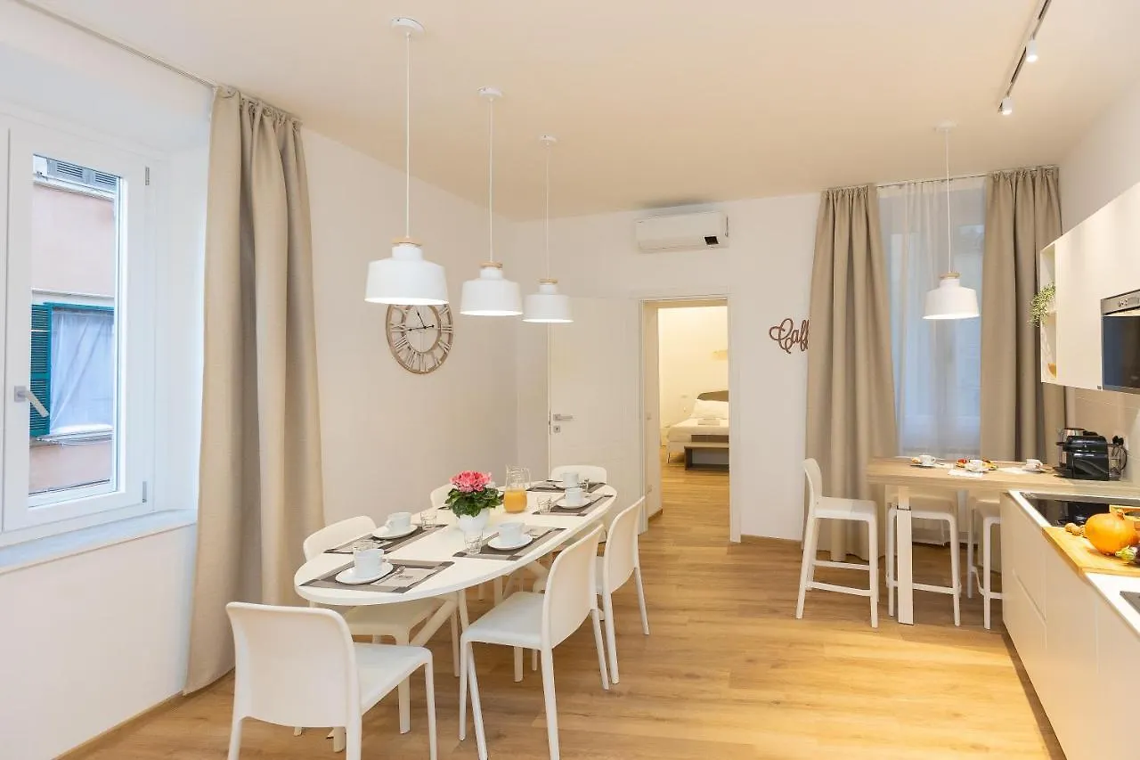 Colosseum Holidays - Three-Bedroom Apartment Rome 0*,