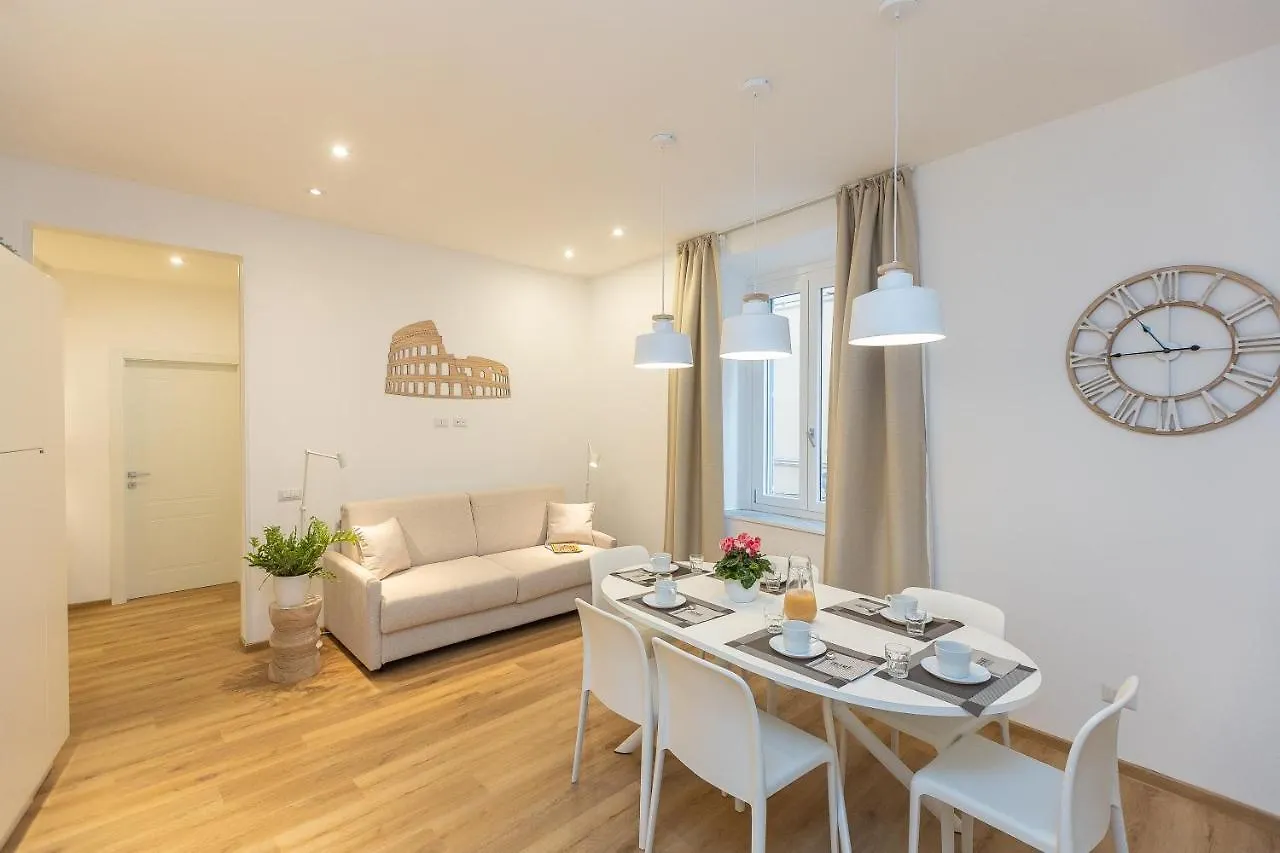 Colosseum Holidays - Three-Bedroom Apartment Rome
