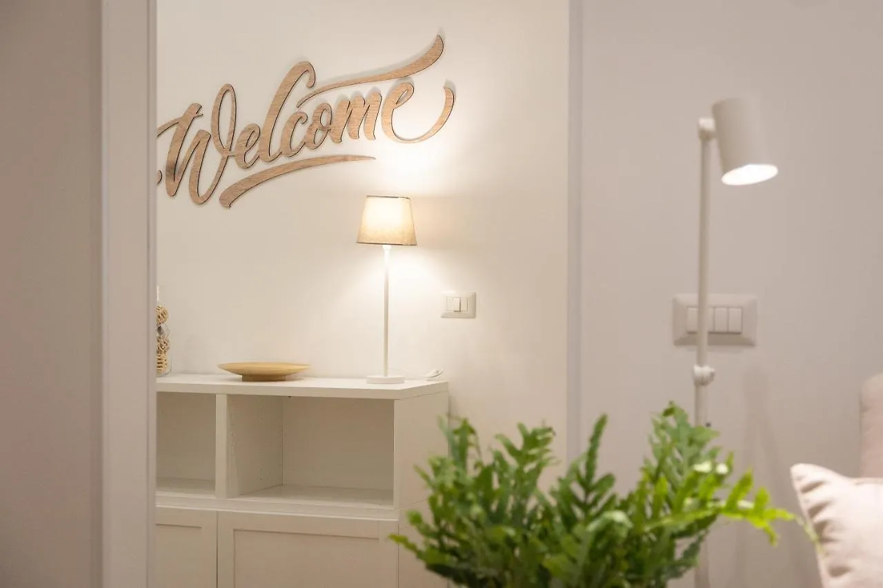 Colosseum Holidays - Three-Bedroom Apartment Rome
