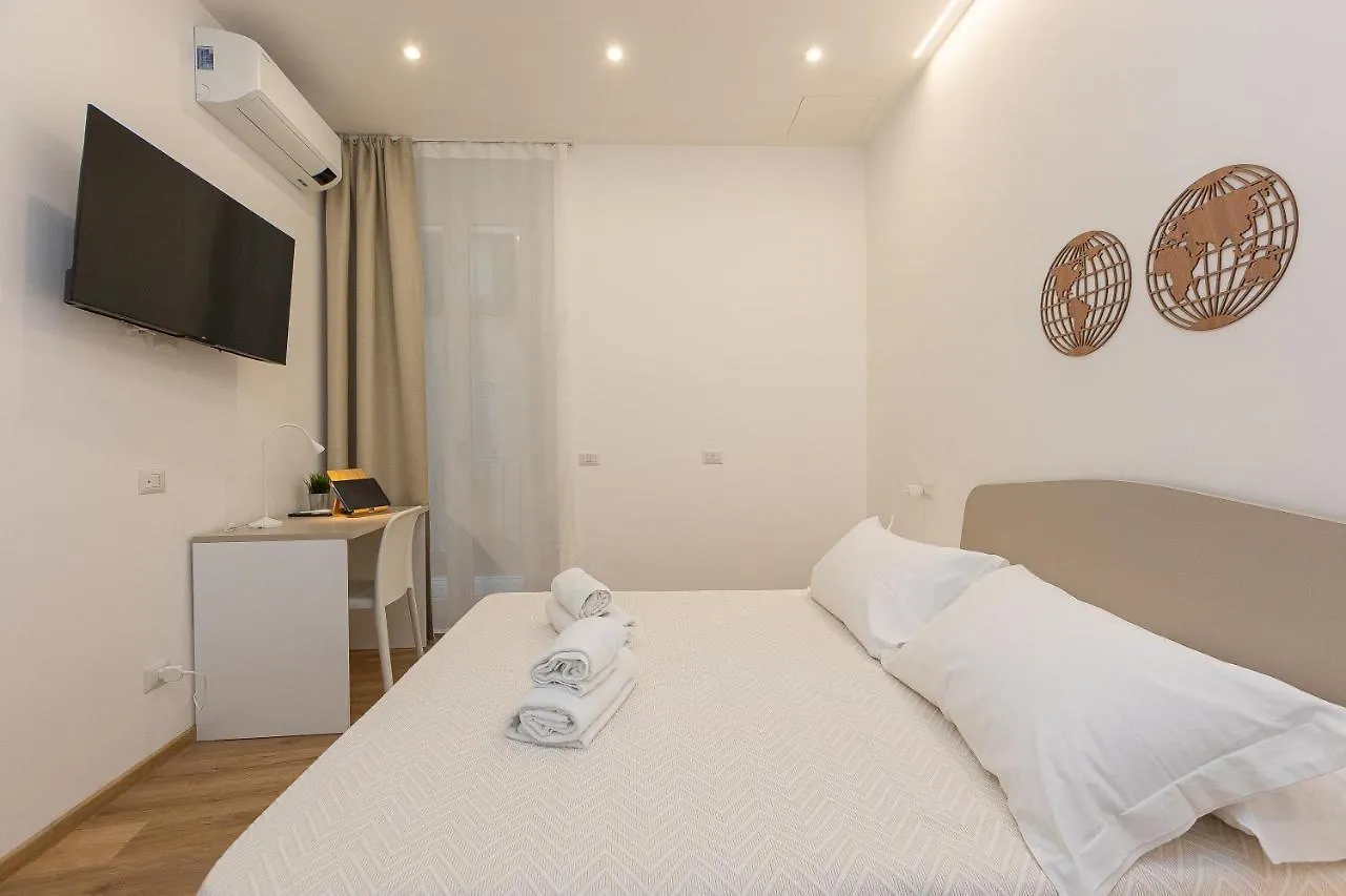 Colosseum Holidays - Three-Bedroom Apartment Rome