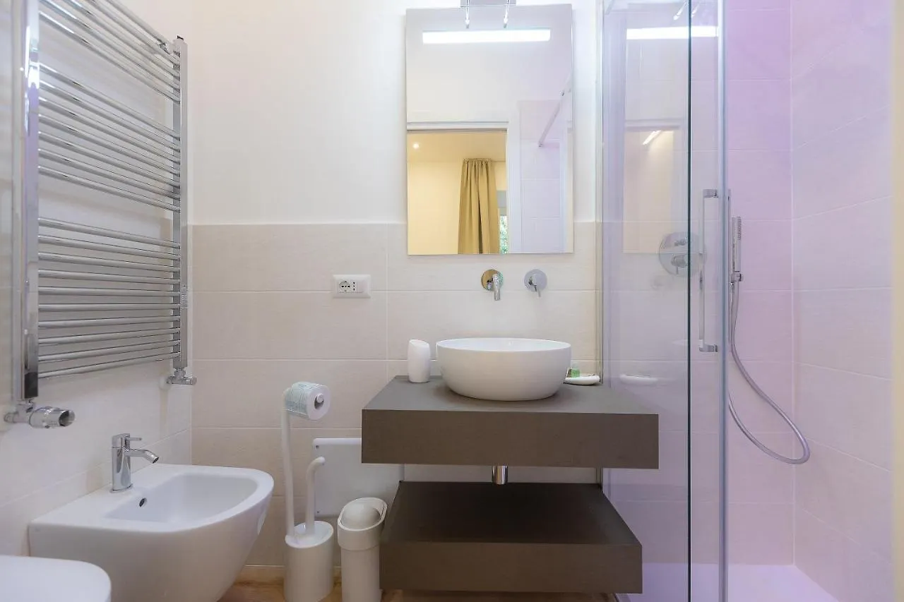 Colosseum Holidays - Three-Bedroom Apartment Rome 0*,