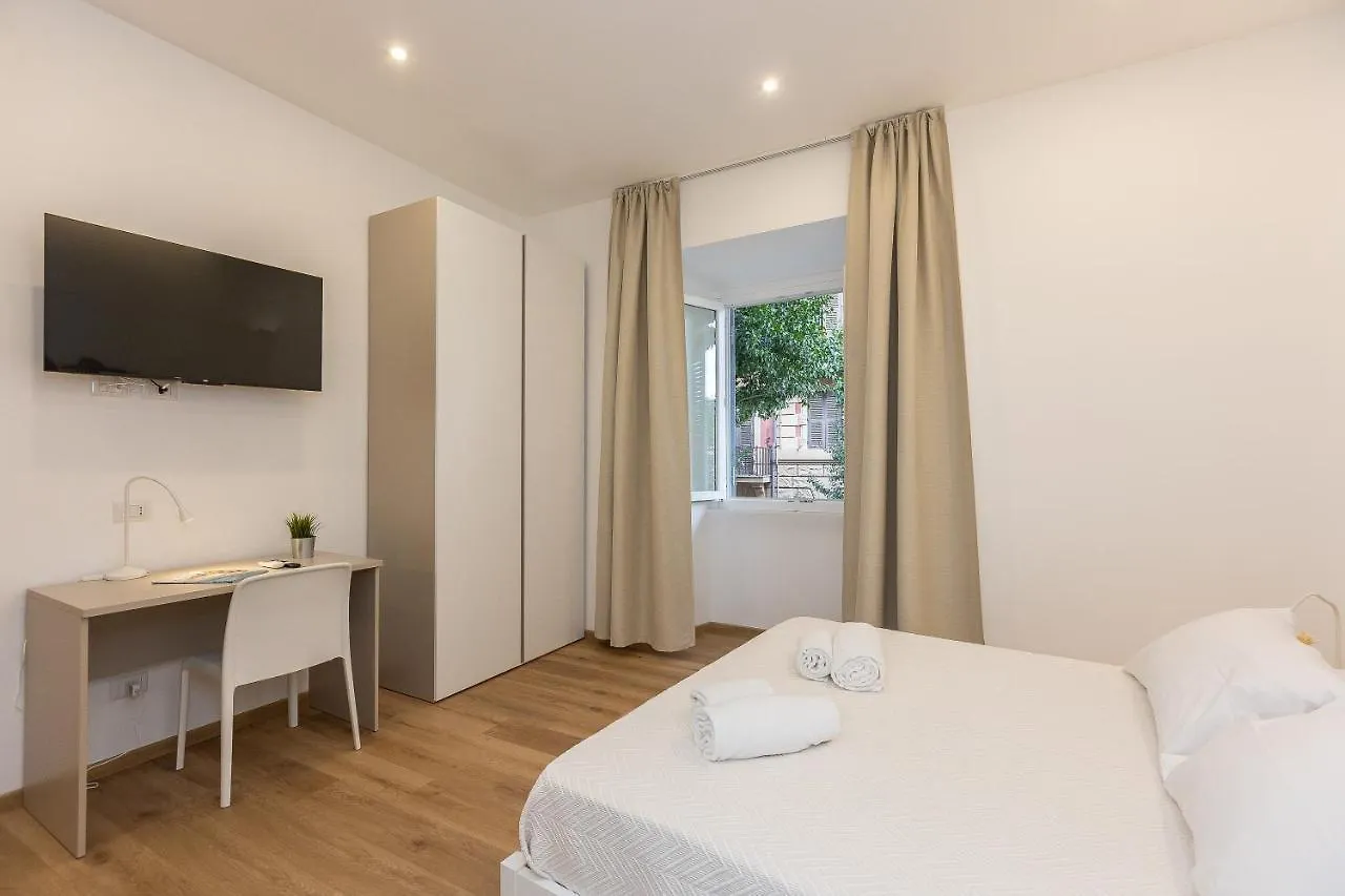 Colosseum Holidays - Three-Bedroom Apartment Rome 0*,
