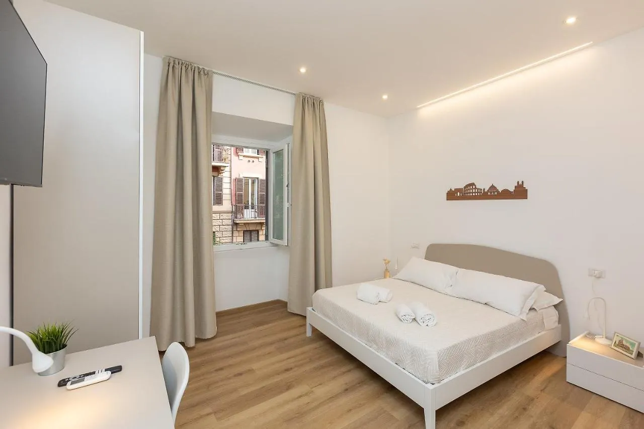 Colosseum Holidays - Three-Bedroom Apartment Rome Italy