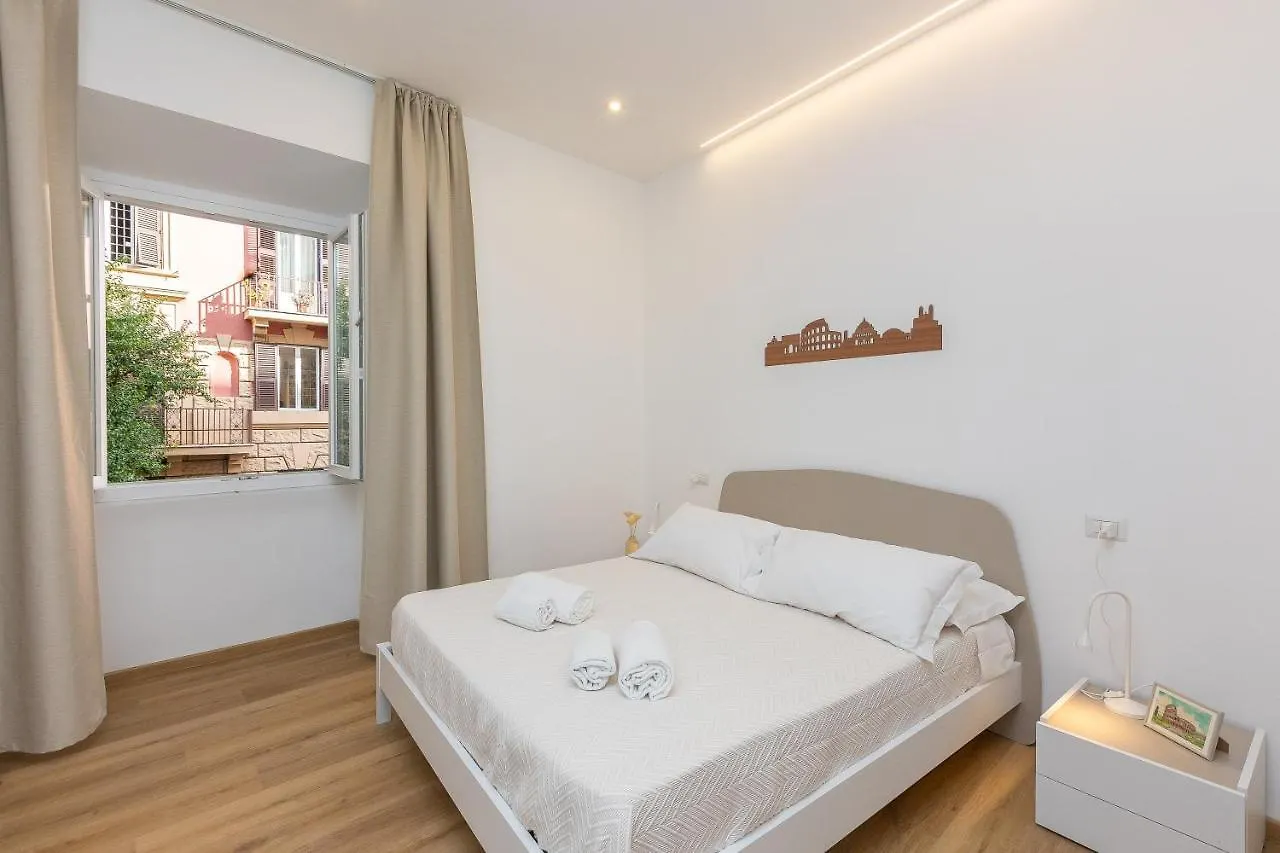 Colosseum Holidays - Three-Bedroom Apartment Rome