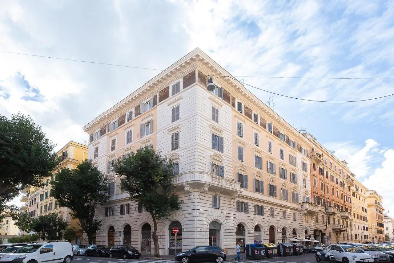 Colosseum Holidays - Three-Bedroom Apartment Rome Italy