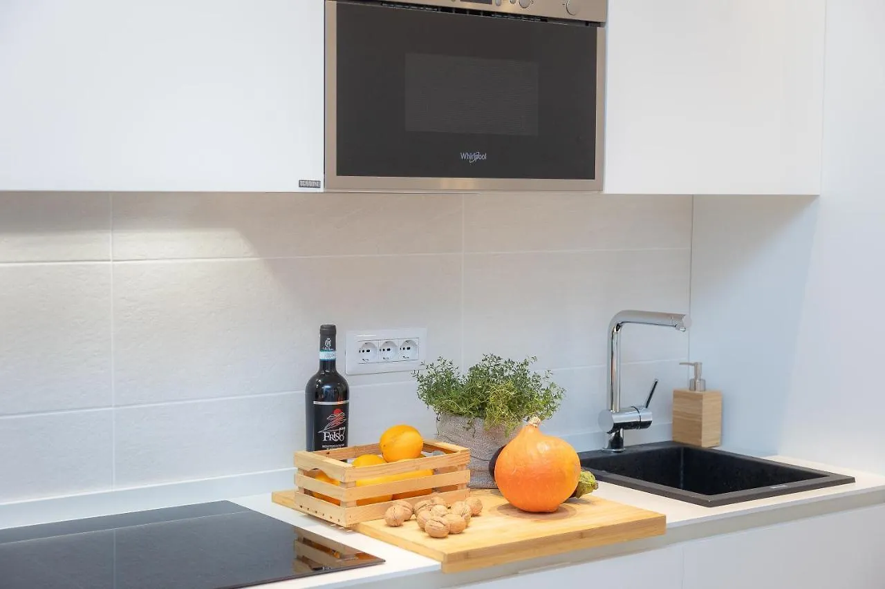 Colosseum Holidays - Three-Bedroom Apartment Rome