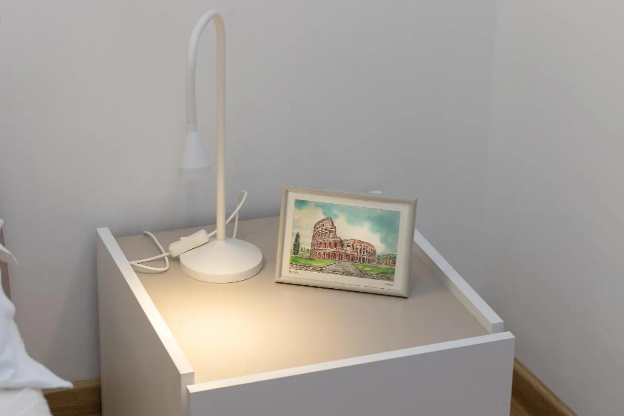 Colosseum Holidays - Three-Bedroom Apartment Rome Italy