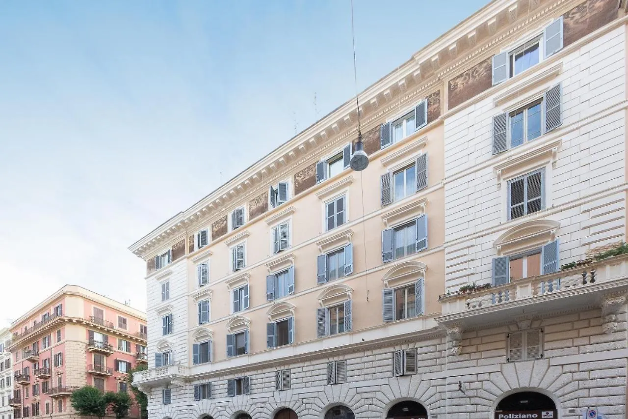 Colosseum Holidays - Three-Bedroom Apartment Rome