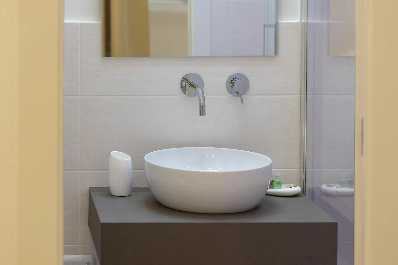 Colosseum Holidays - Three-Bedroom Apartment Rome