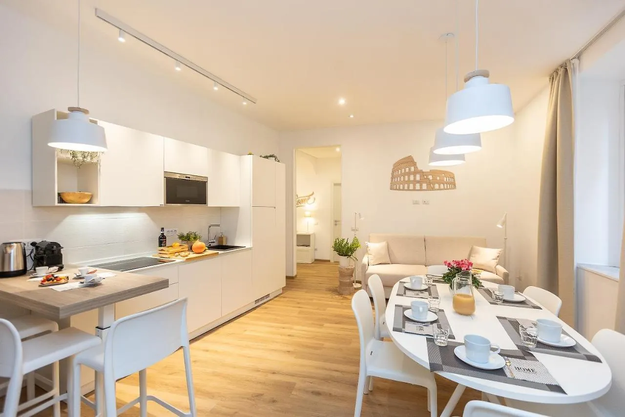 Colosseum Holidays - Three-Bedroom Apartment Rome