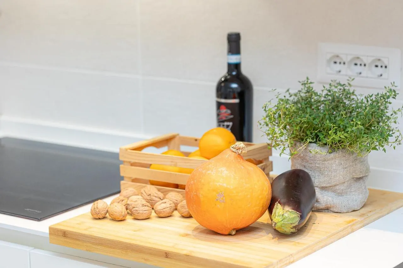Colosseum Holidays - Three-Bedroom Apartment Rome