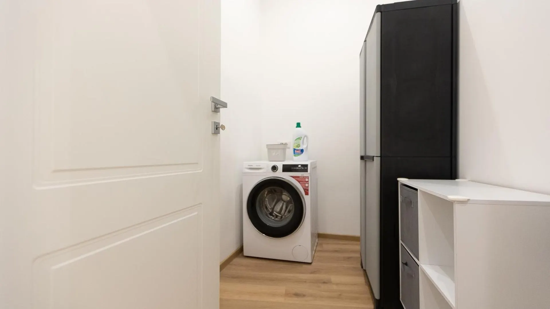 Colosseum Holidays - Three-Bedroom Apartment Rome
