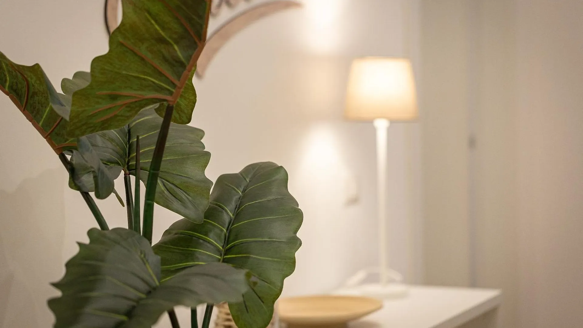 Colosseum Holidays - Three-Bedroom Apartment Rome
