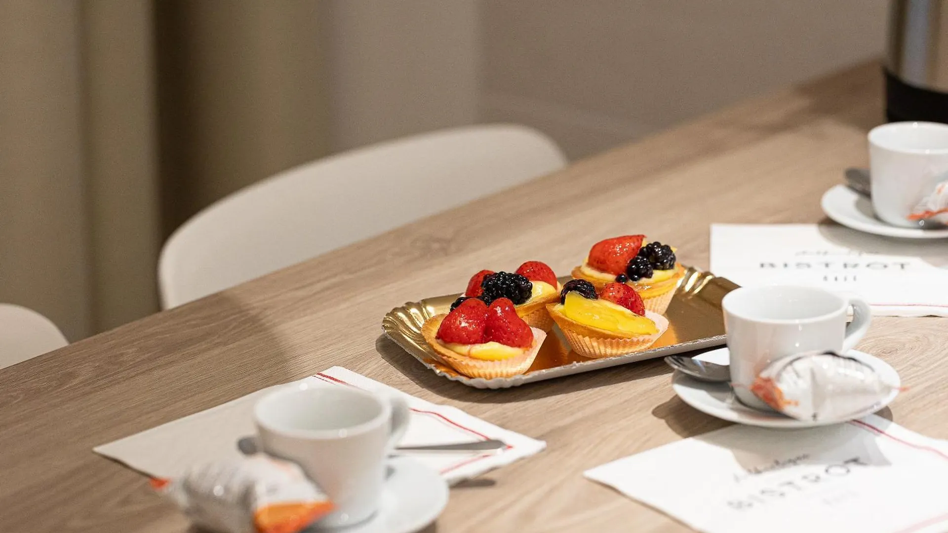 Colosseum Holidays - Three-Bedroom Apartment Rome