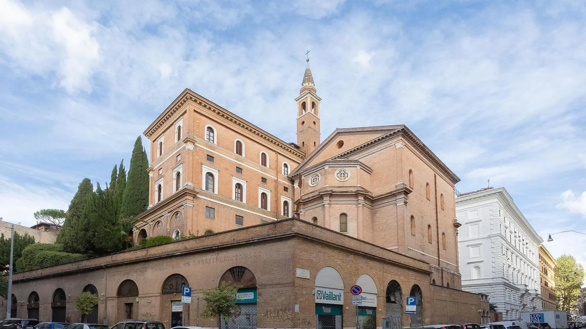 Colosseum Holidays - Three-Bedroom Apartment Rome
