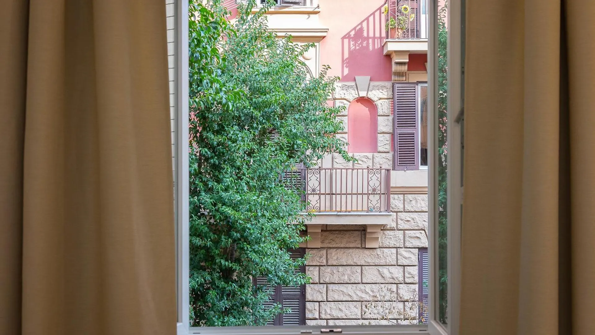 Colosseum Holidays - Three-Bedroom Apartment Rome