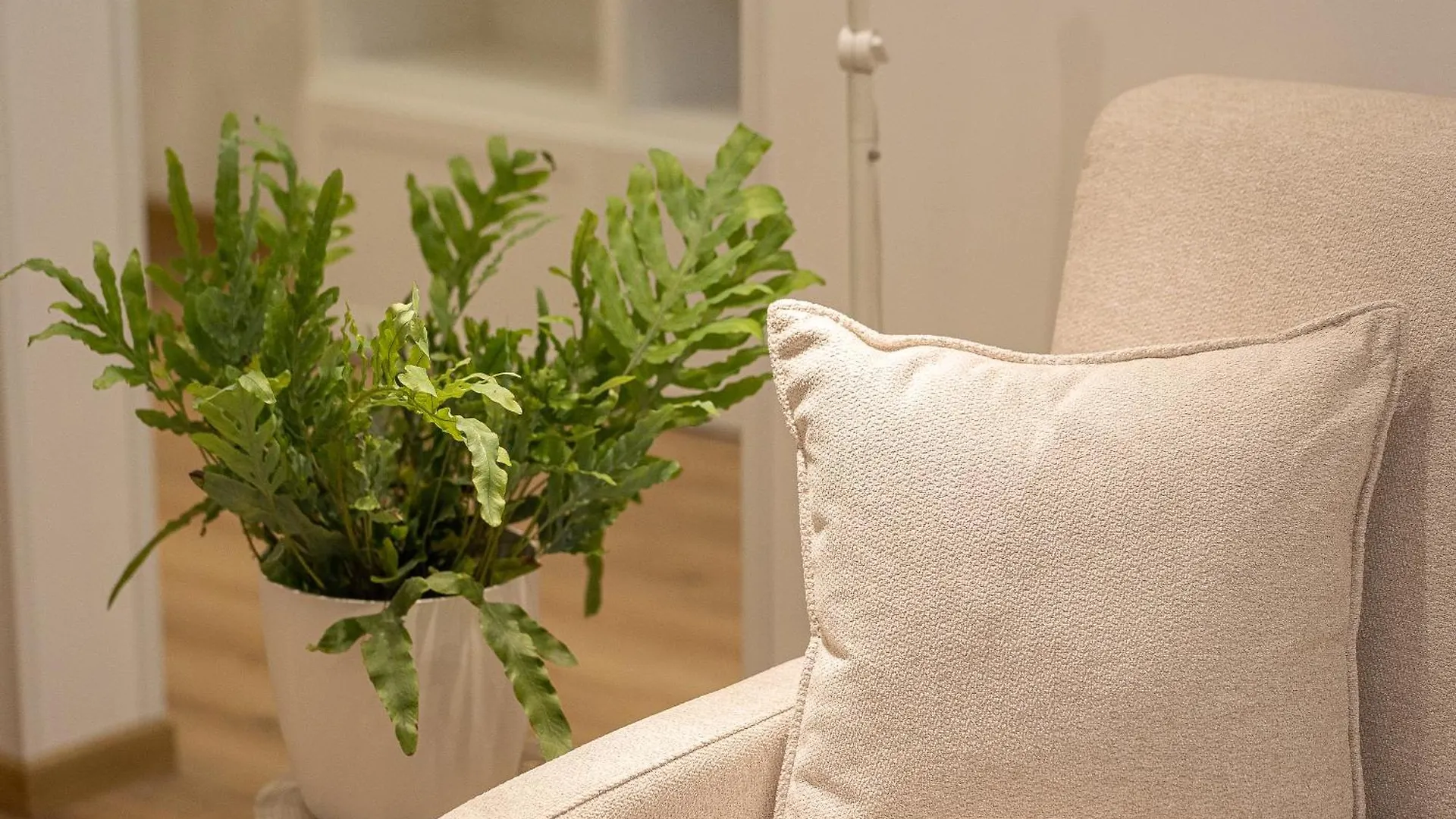 Colosseum Holidays - Three-Bedroom Apartment Rome Italy