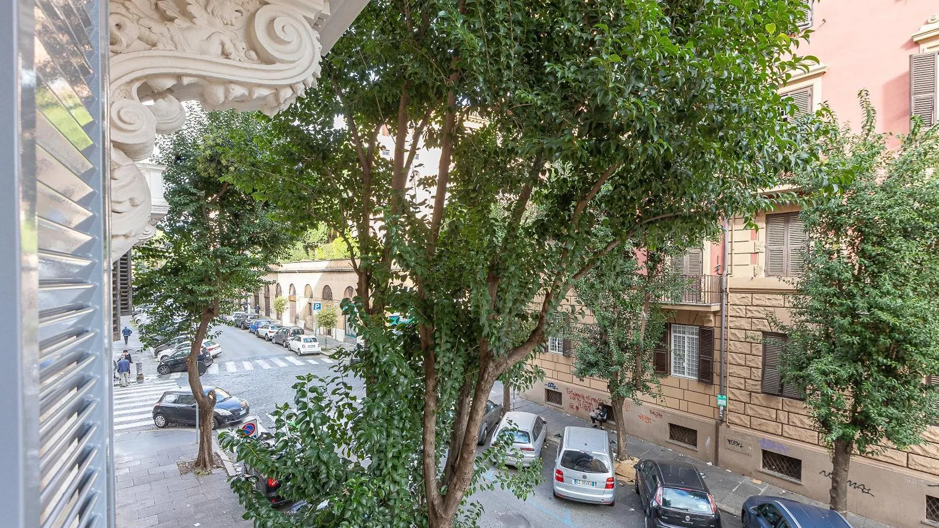 Colosseum Holidays - Three-Bedroom Apartment Rome Italy