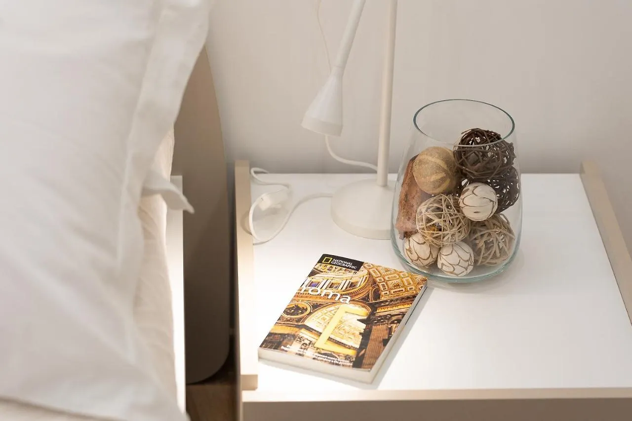 Colosseum Holidays - Three-Bedroom Apartment Rome
